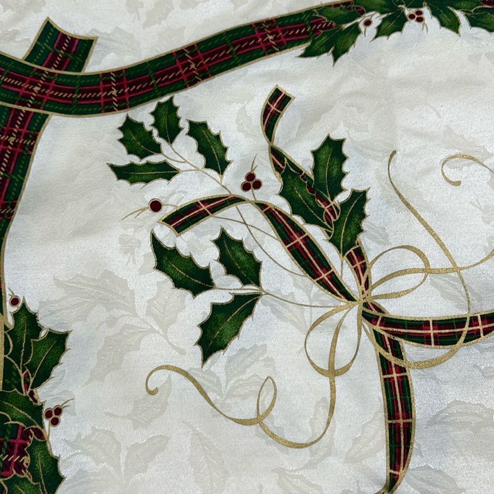 LENOX HOLIDAY NOUVEAU TABLECLOTH 60”x82”